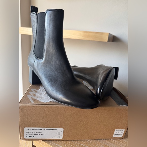 NIB! MADEWELL Women’s The Sylvia Chelsea Boot in True Black Leather Size 11 - Picture 3 of 15